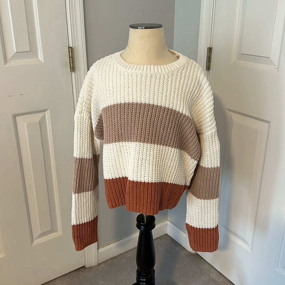 This is knitted sweater from Francesca’s in a size Medium.